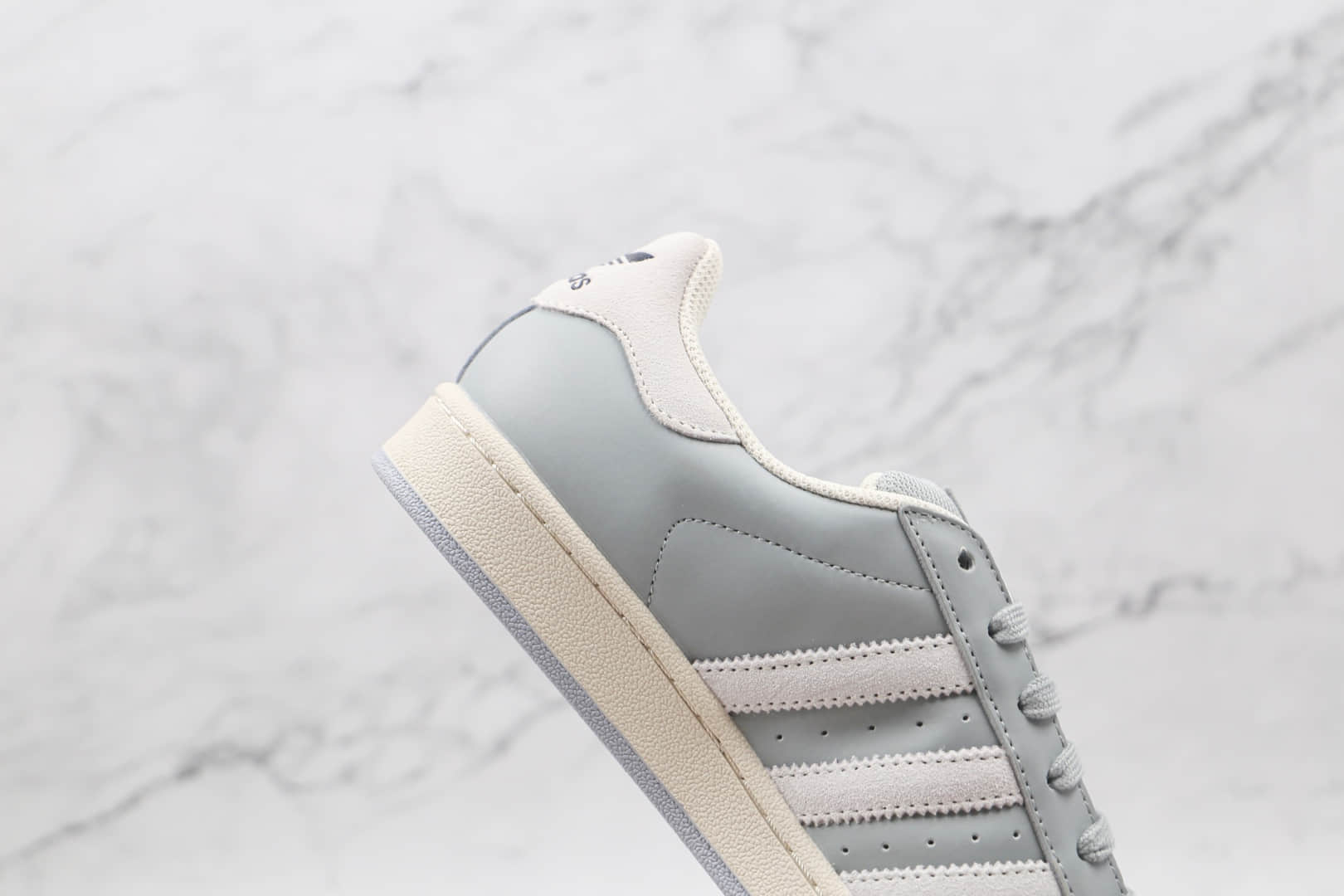 阿迪达斯Adidas Originals Superstars White Red Laceless纯原版本三叶草贝壳头灰白色板鞋原盒原标 货号:EG4963