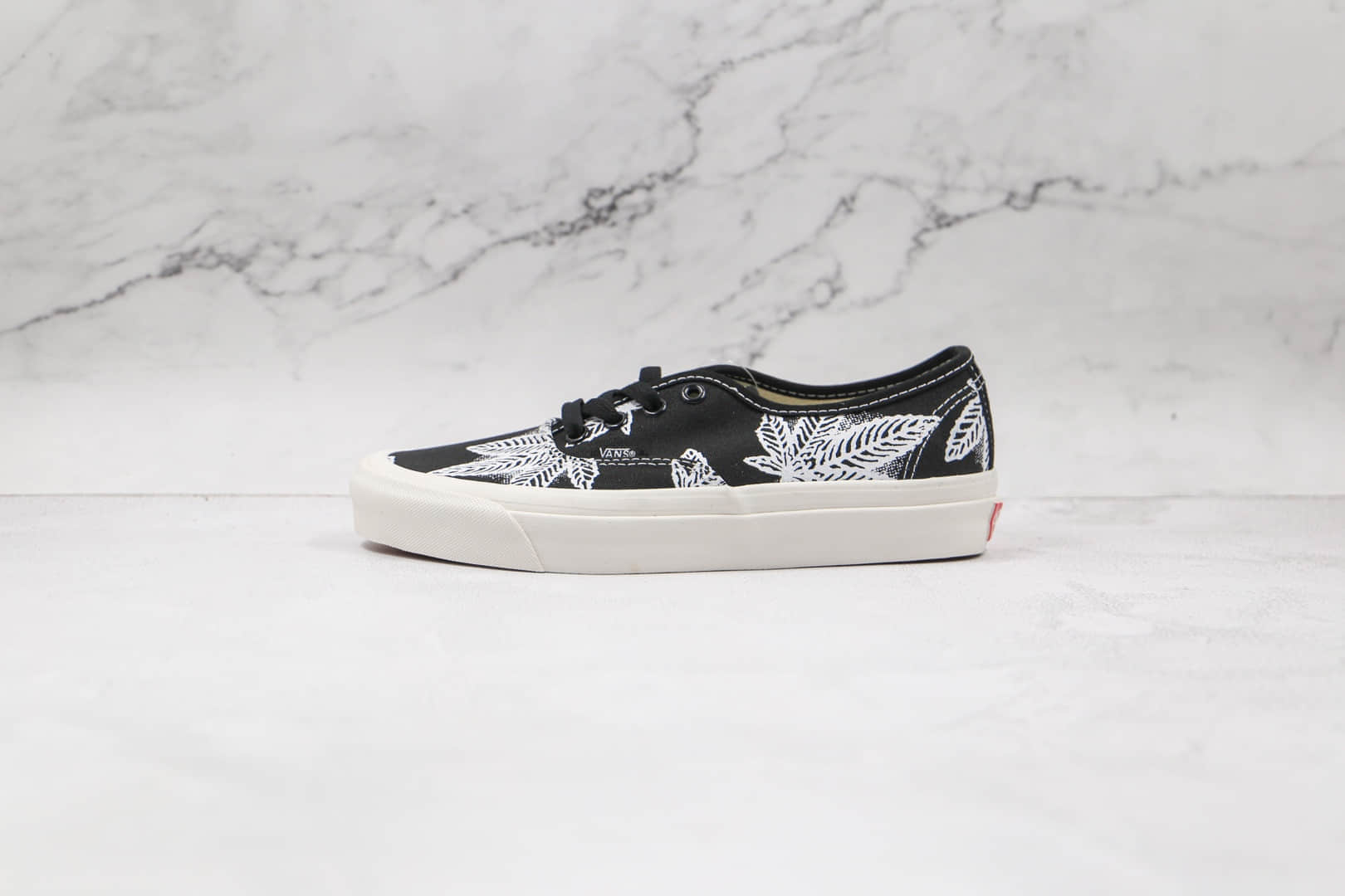 万斯Vans Vault OG Authentic LX公司级版本低帮麻叶黑白色硫化帆布鞋原楦头纸板打造