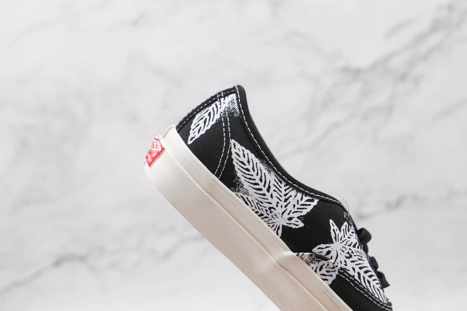 万斯Vans Vault OG Authentic LX公司级版本低帮麻叶黑白色硫化帆布鞋原楦头纸板打造