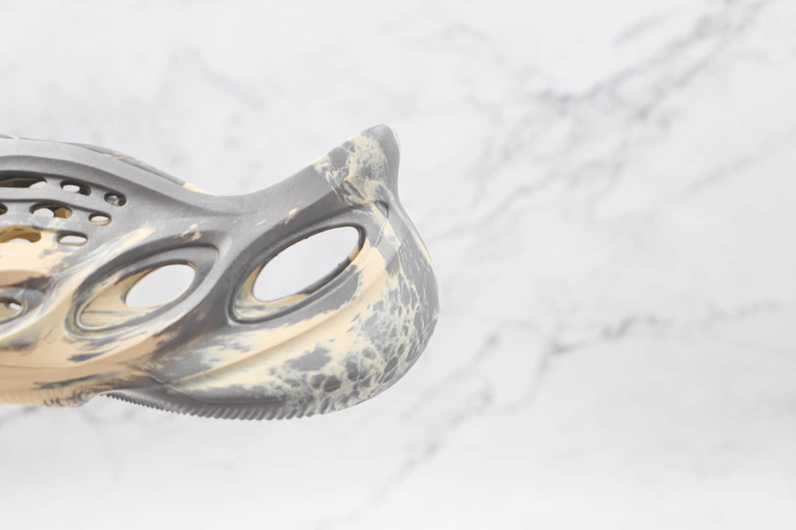 阿迪达斯adidas Yeezy Foam Runner “MXT Moon Grey”纯原版本侃爷椰子洞洞鞋凉鞋灰黄大理石配色正确钢印版型 货号:GV7904