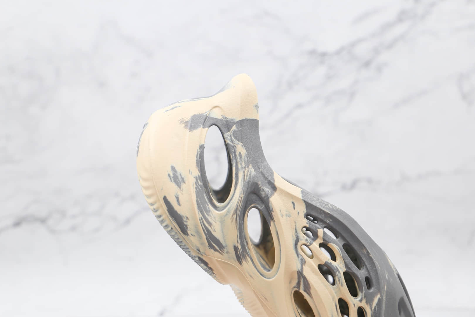 阿迪达斯adidas Yeezy Foam Runner “MXT Moon Grey”纯原版本侃爷椰子洞洞鞋凉鞋灰黄大理石配色正确钢印版型 货号:GV7904