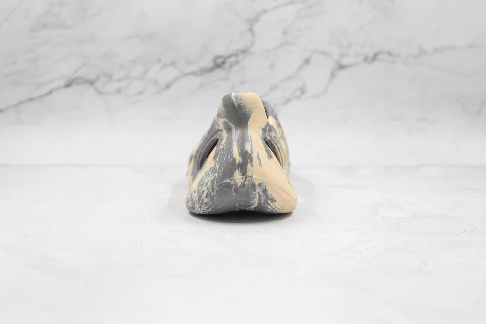 阿迪达斯adidas Yeezy Foam Runner “MXT Moon Grey”纯原版本侃爷椰子洞洞鞋凉鞋灰黄大理石配色正确钢印版型 货号:GV7904