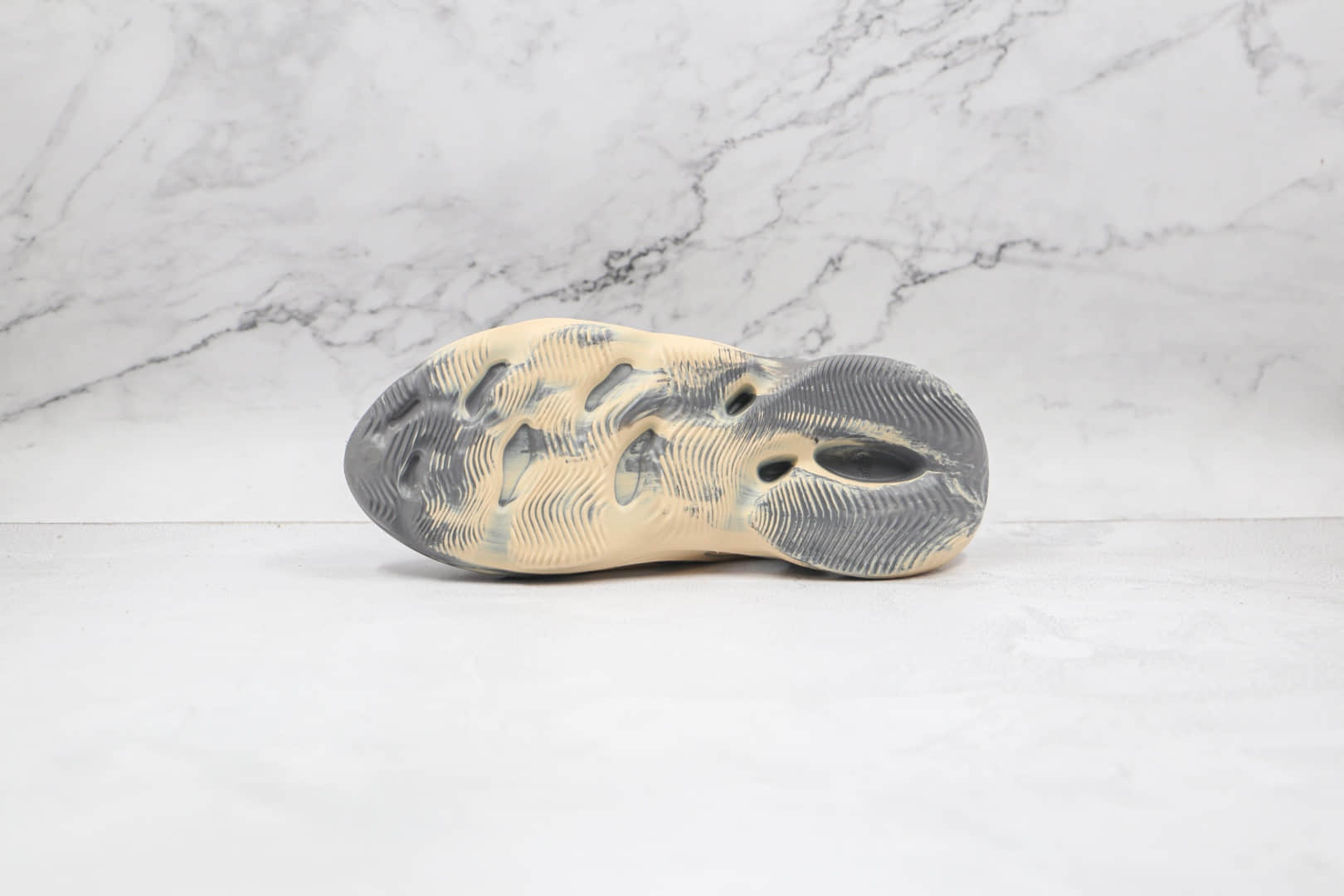 阿迪达斯adidas Yeezy Foam Runner “MXT Moon Grey”纯原版本侃爷椰子洞洞鞋凉鞋灰黄大理石配色正确钢印版型 货号:GV7904