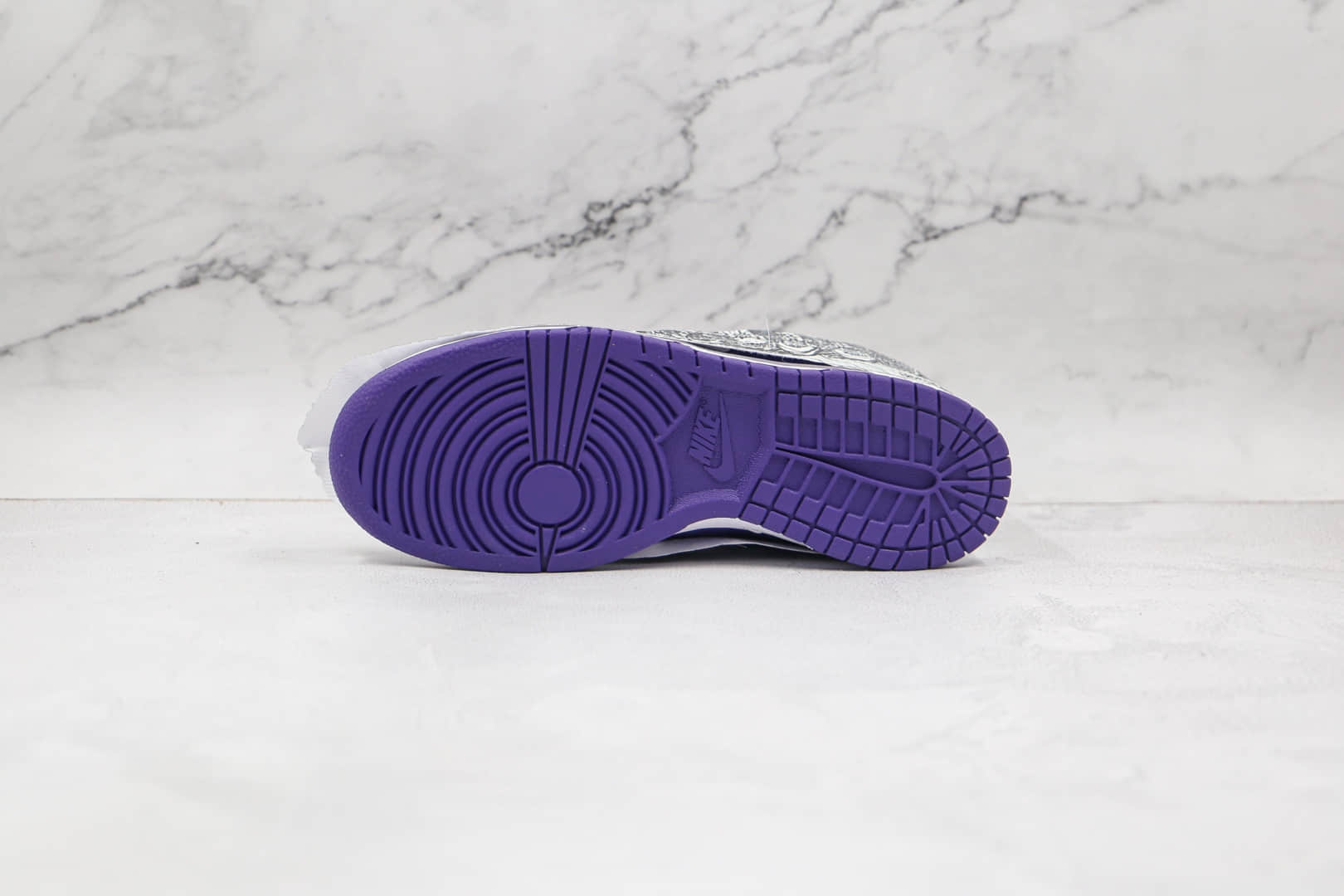 耐克Nike Dunk Low Flip the Old School纯原版本低帮SB DUNK反钩撕纸鸳鸯守旧派白紫色倒勾板鞋原档案数据开发 货号：DJ4636-100