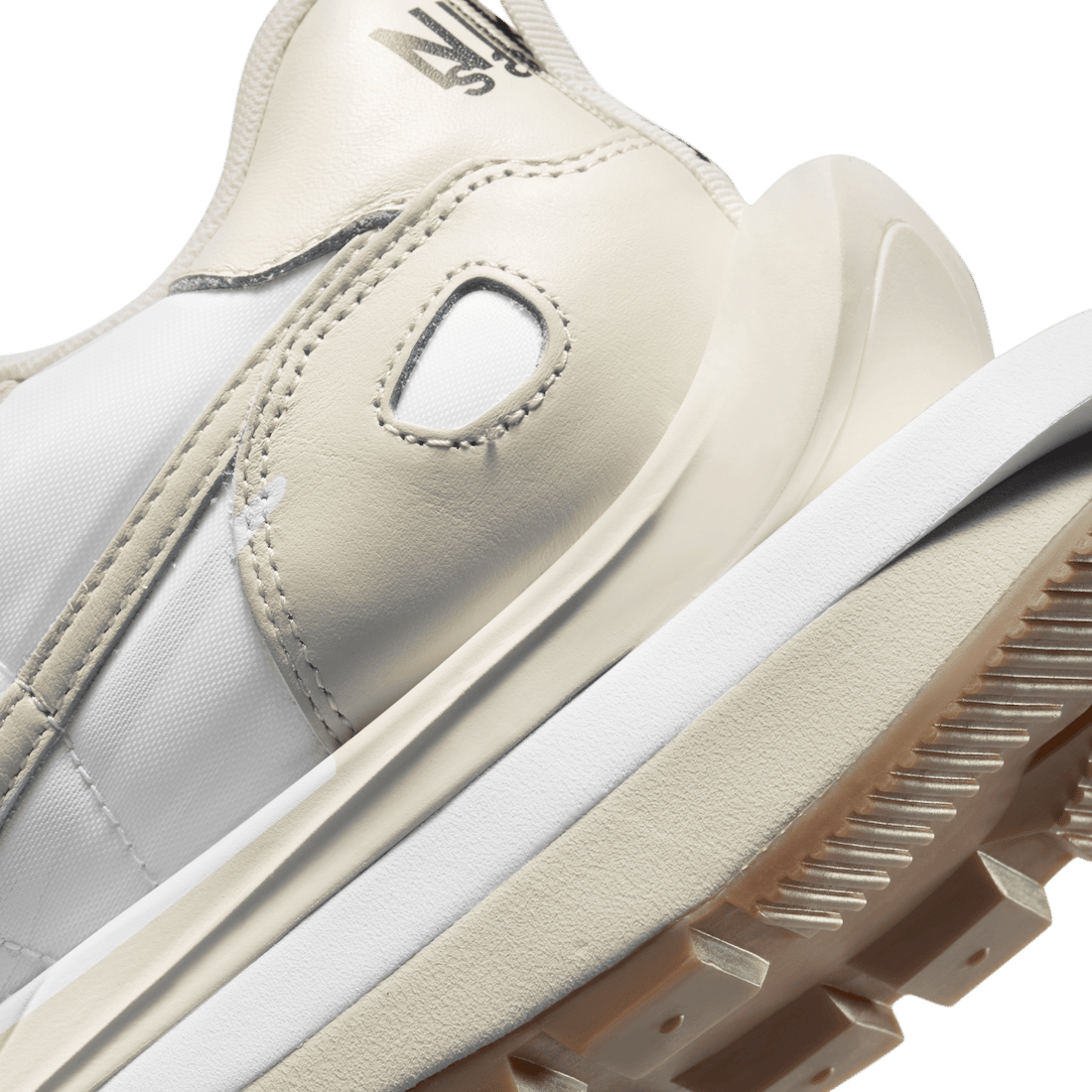 全新 sacai x Nike VaporWaffle“Sail”官图曝光!简约百搭! 货号:DD1875-100