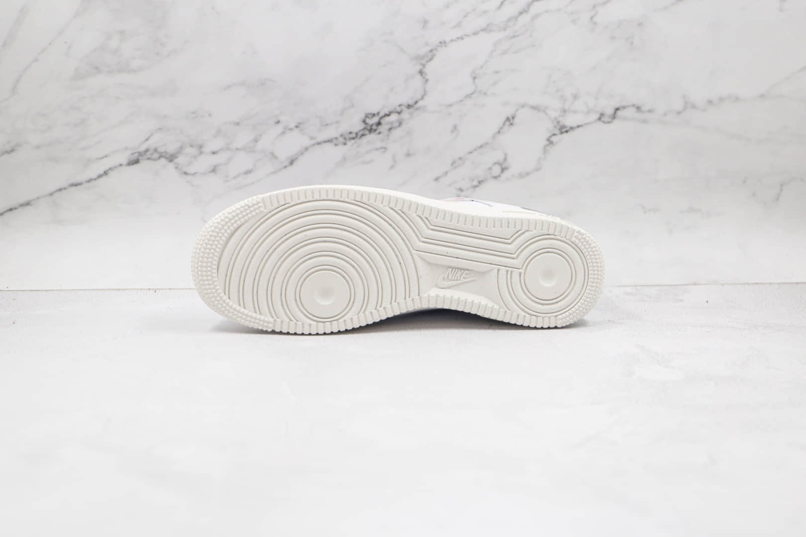 耐克Nike AIR FMRCE 1 Multi Swoosh纯原版本低帮空军一号四钩白黑黄橙灰板鞋内置气垫 货号：DM9096-100