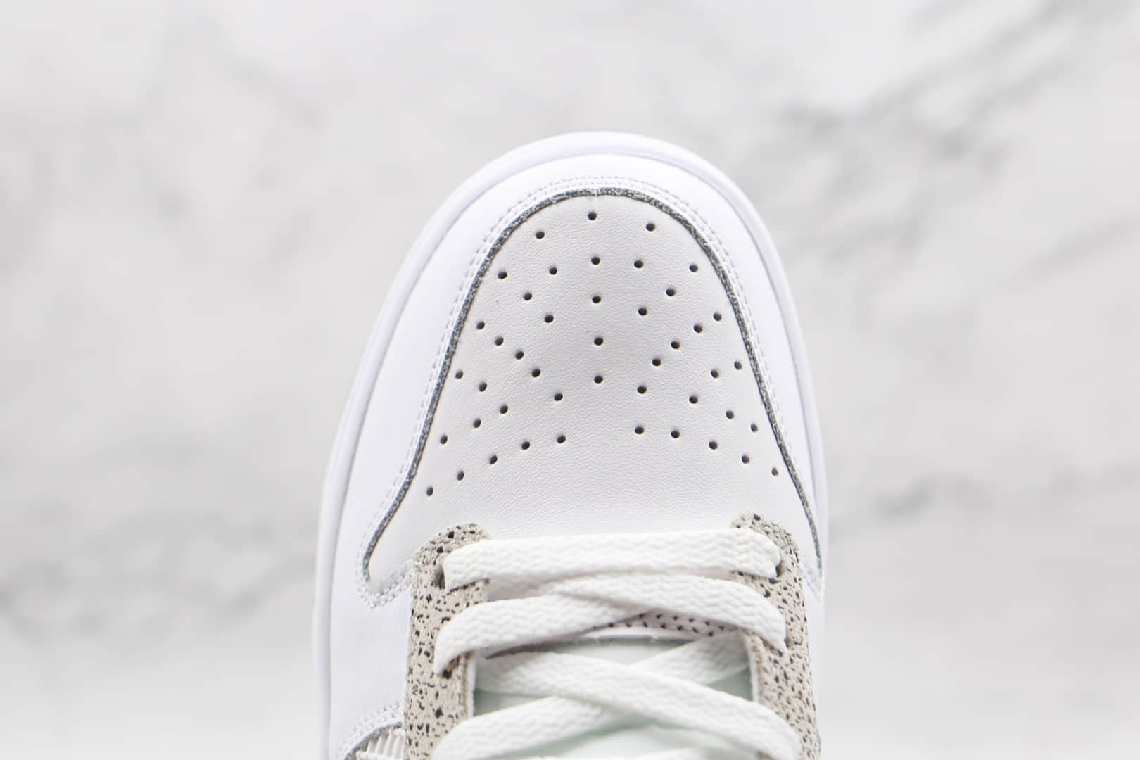 耐克NIKE SB DUNK LOW CL纯原版本低帮SB DUNK白灰色波点板鞋原鞋开模 货号:304714-107