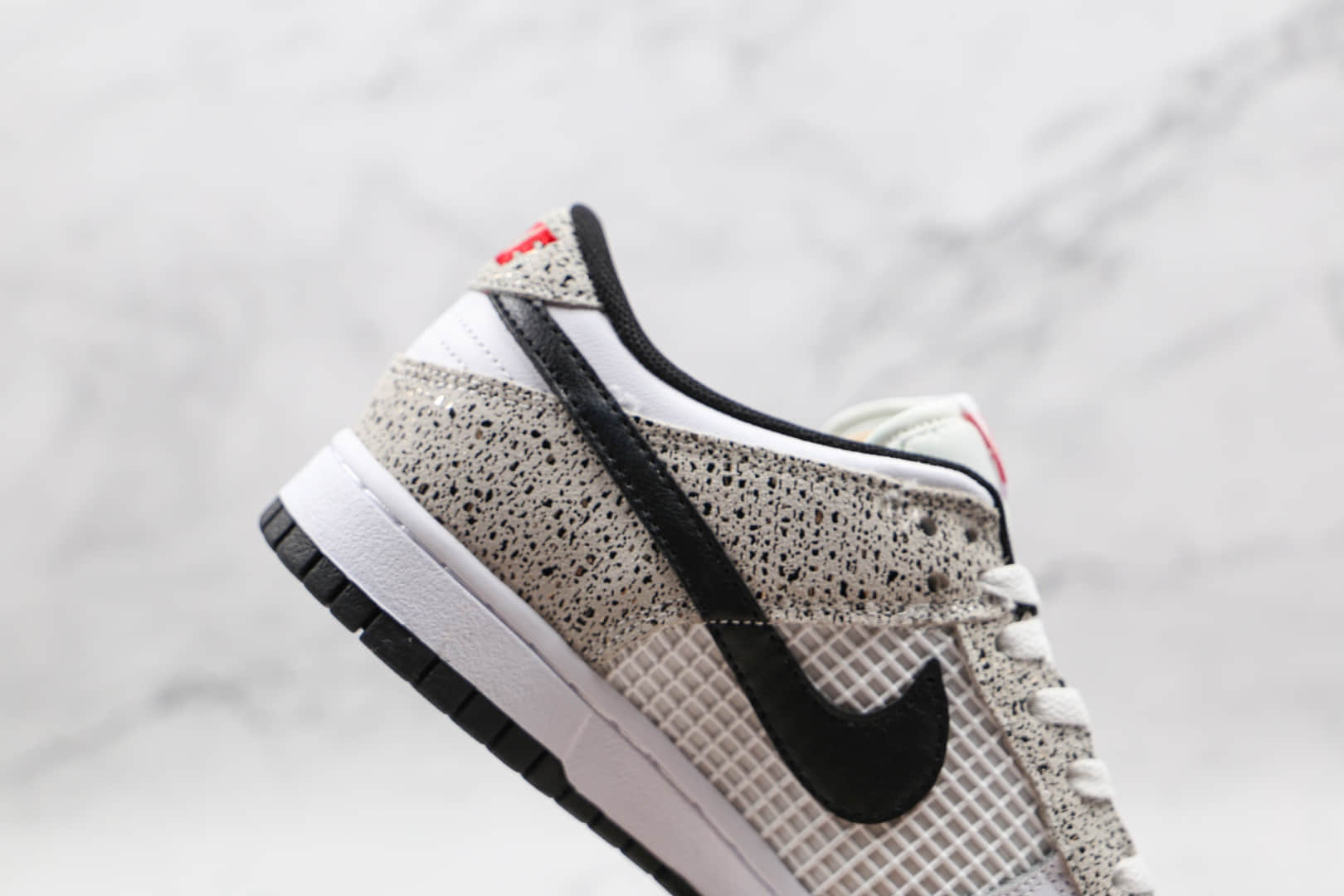 耐克NIKE SB DUNK LOW CL纯原版本低帮SB DUNK白灰色波点板鞋原鞋开模 货号:304714-107
