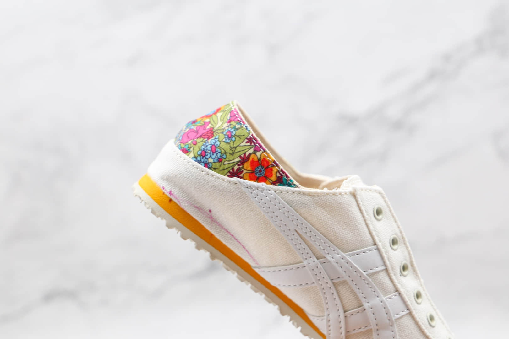 亚瑟士Onitsuka tiger公司级版本鬼冢虎一脚蹬白黄色印花帆布鞋原楦头纸板打造 货号:1182A070-100
