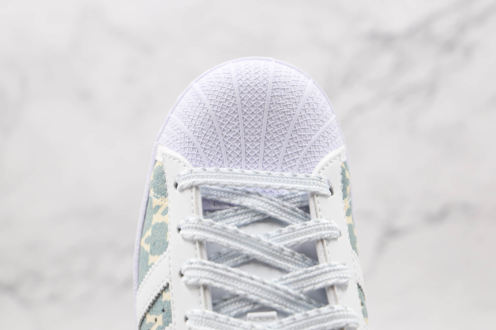 阿迪达斯adidas Originals SUPERSTAR W纯原版本贝壳头MLB联名板鞋灰白色字母区别市面通货 货号:AJ7925