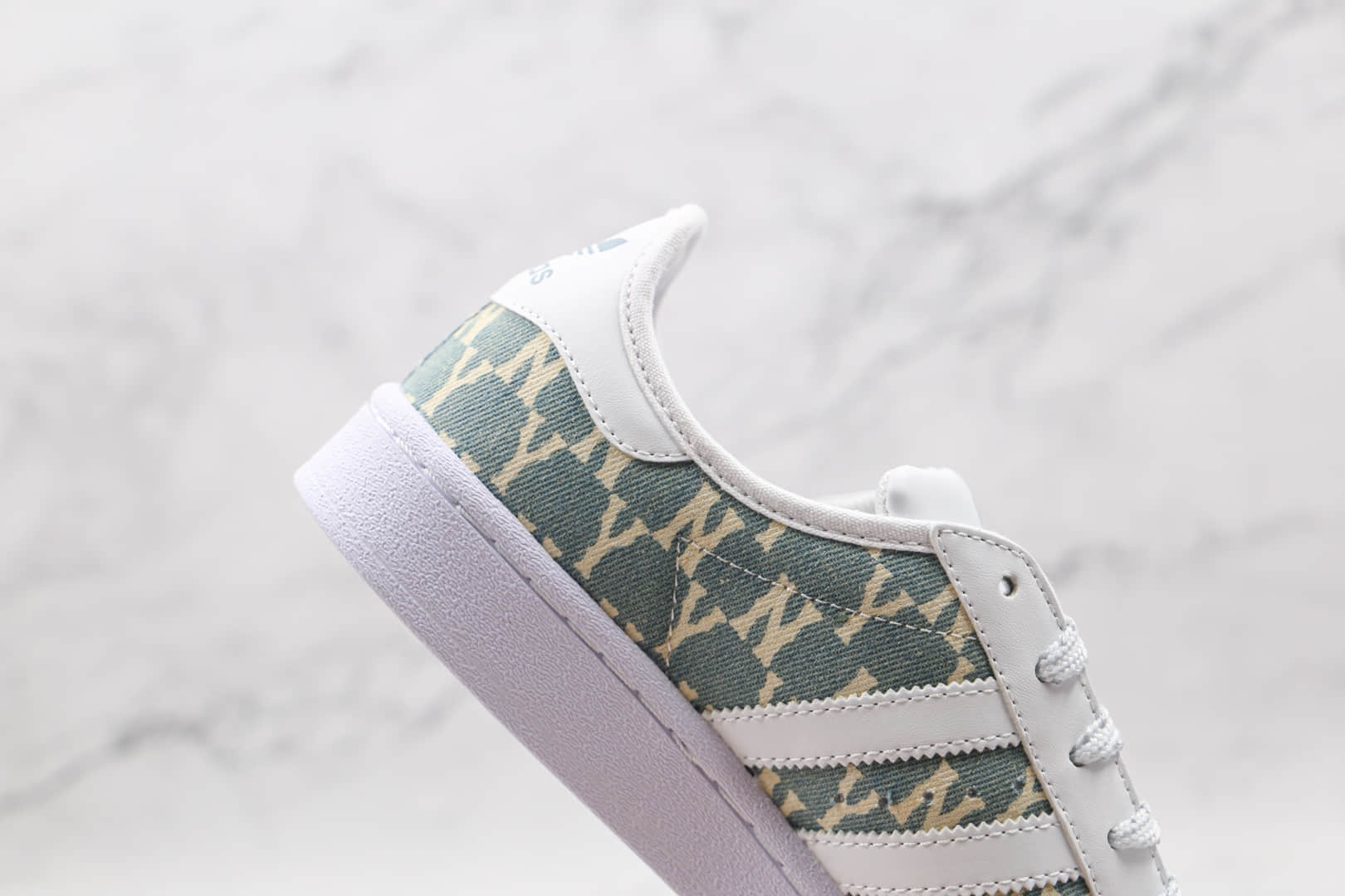 阿迪达斯adidas Originals SUPERSTAR W纯原版本贝壳头MLB联名板鞋灰白色字母区别市面通货 货号:AJ7925