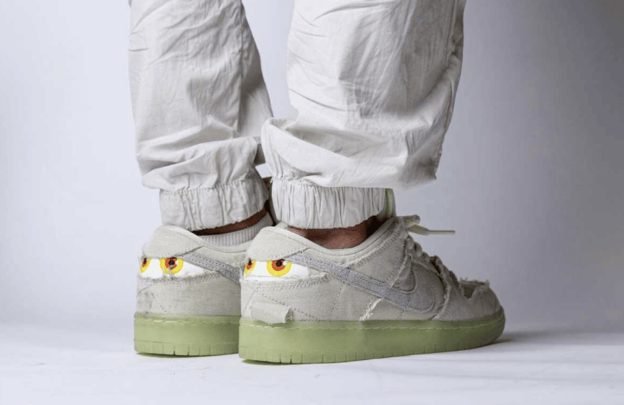 夜光效果超酷炫!Nike SB Dunk“木乃伊”最新实物上脚图释出! 货号:DM0774-111