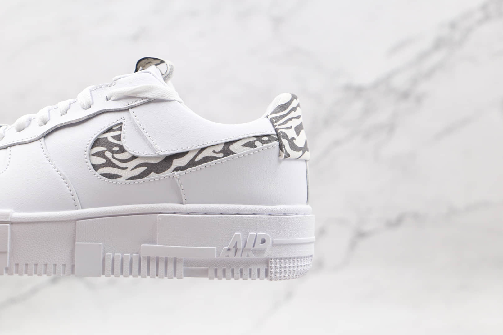 耐克Nike AIR FMRCE 1纯原版本低帮空军一号白色斑马纹解构板鞋原盒原标 货号：DH9632-100