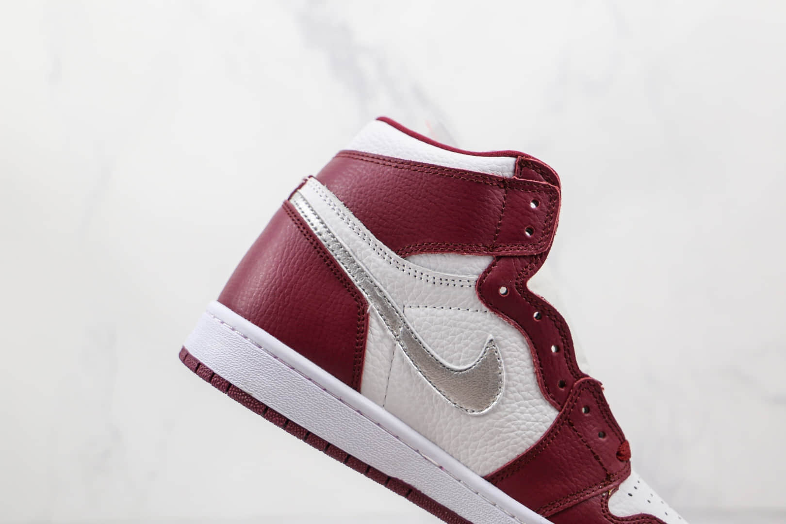 乔丹Air Jordan 1 High OG Bordeaux纯原版本高帮AJ1波尔多酒红色篮球鞋原档案数据开发 货号：555088-611