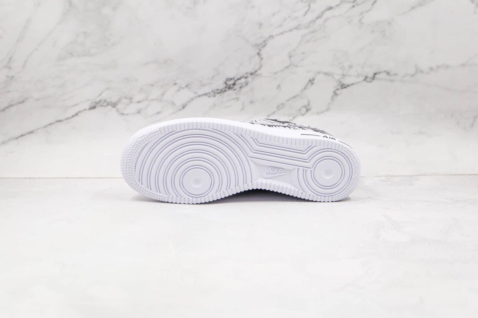 耐克Nike Air Force 1‘07纯原版本低帮空军一号黑白色海贼王涂鸦漫画板鞋内置气垫 货号：CW2288-301