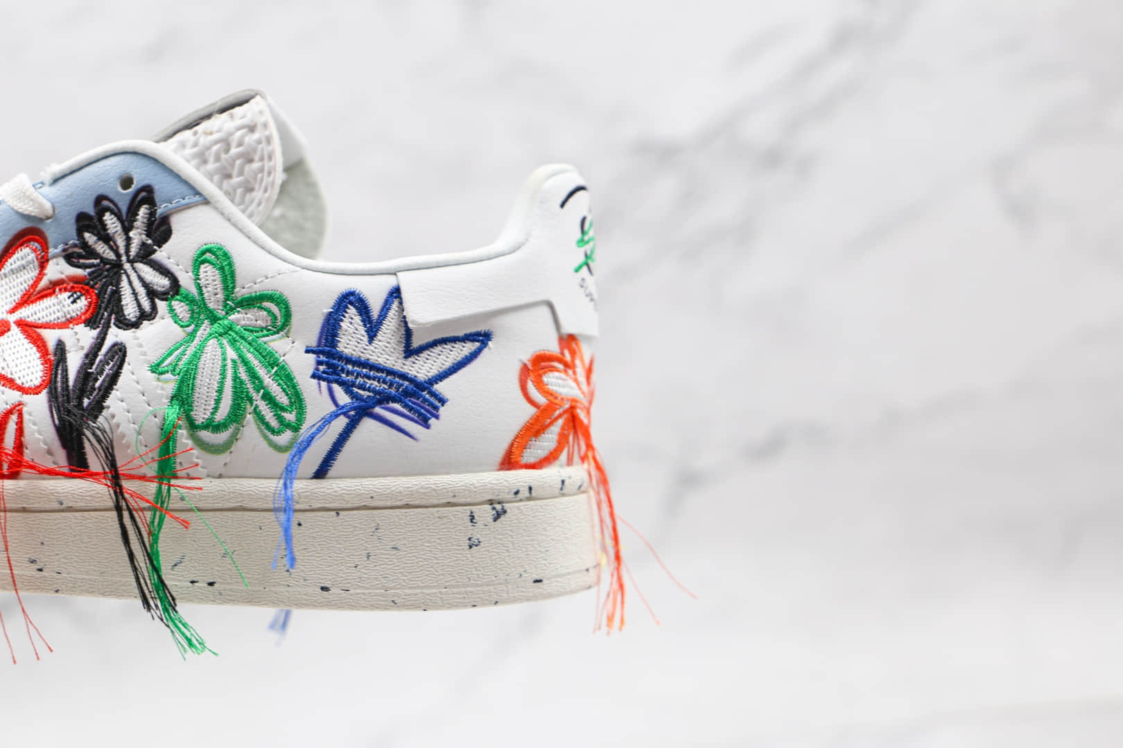 阿迪达斯Adidas Originals x Sean Wotherspoon联名款纯原版本贝壳头刺绣毛边五彩花朵流苏花卉小花板鞋原楦头纸板打造 货号:FZ4724