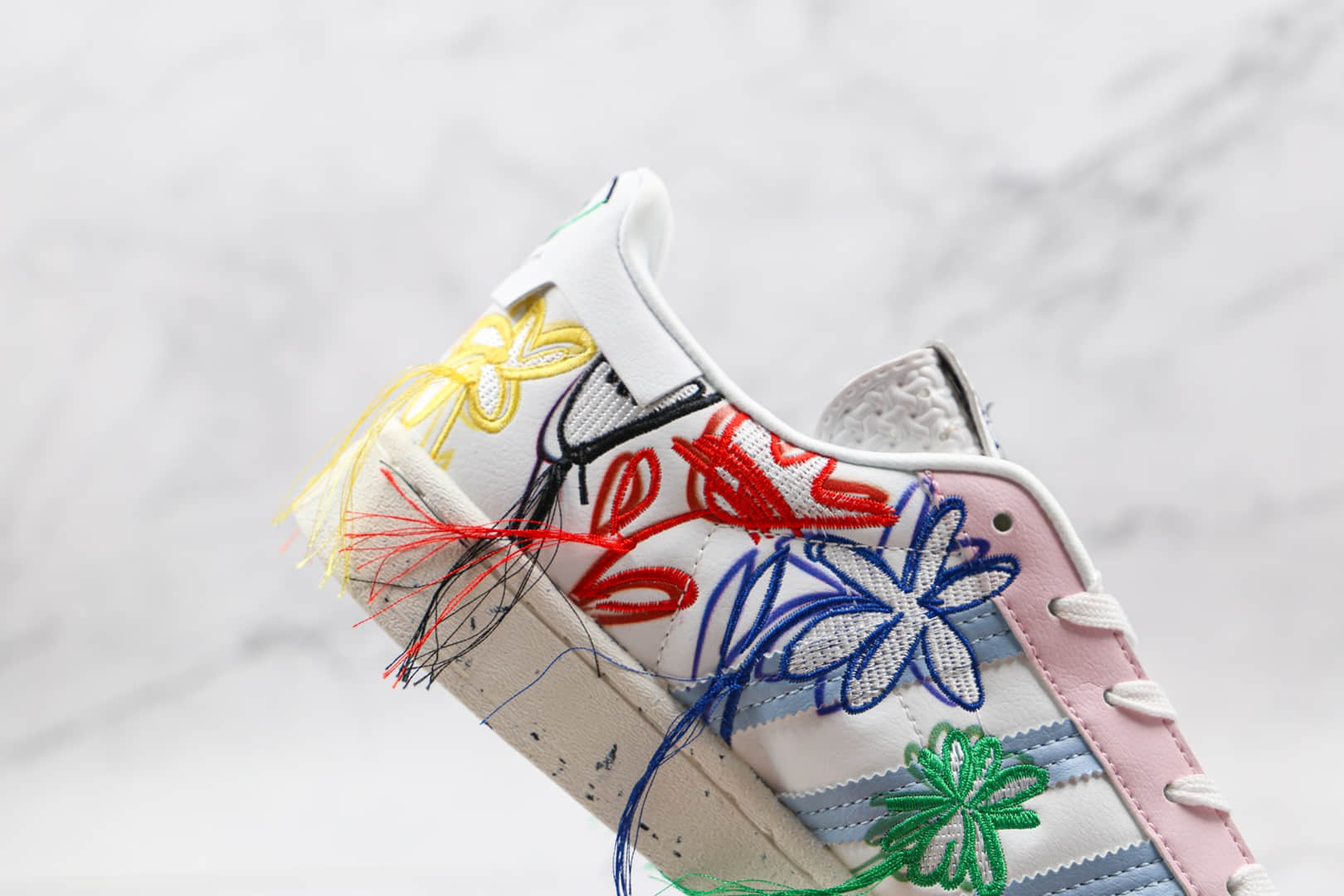 阿迪达斯Adidas Originals x Sean Wotherspoon联名款纯原版本贝壳头刺绣毛边五彩花朵流苏花卉小花板鞋原楦头纸板打造 货号:FZ4724