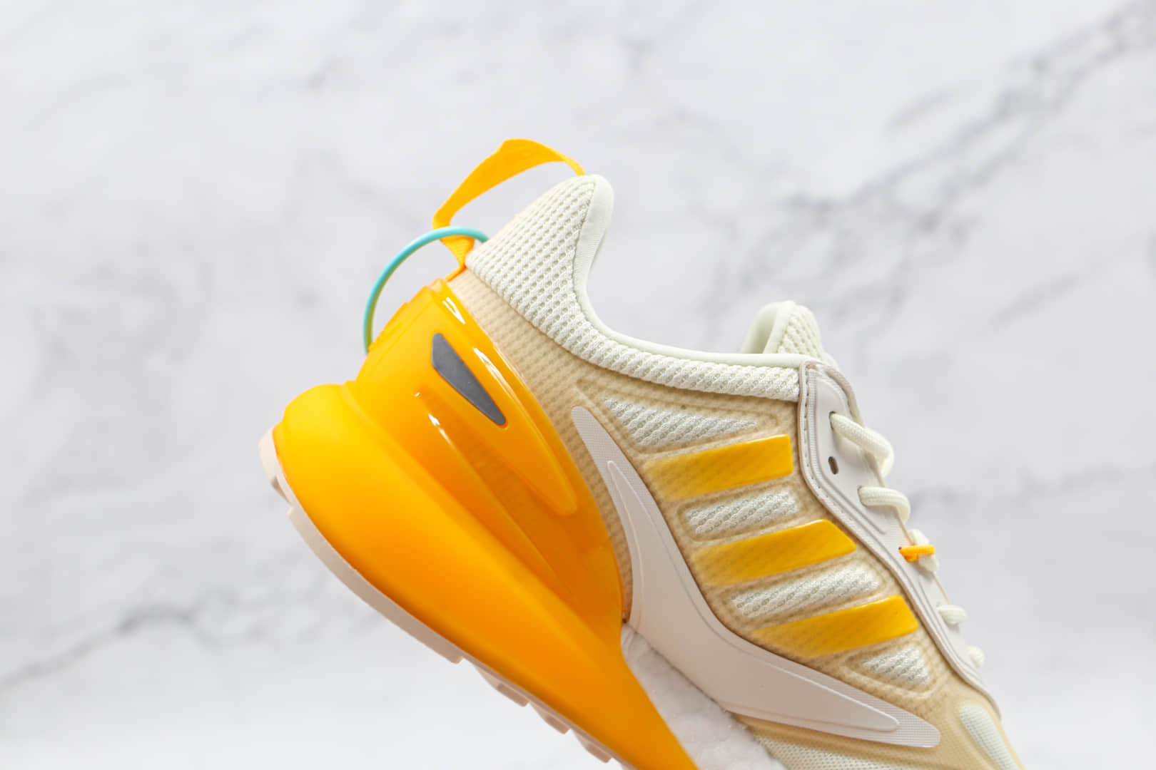 阿迪达斯Adidas Originals ZX 2K Boost 2.0纯原版本三叶草ZX 2K白黄卡其色爆米花跑鞋原盒原标 货号:GZ7823