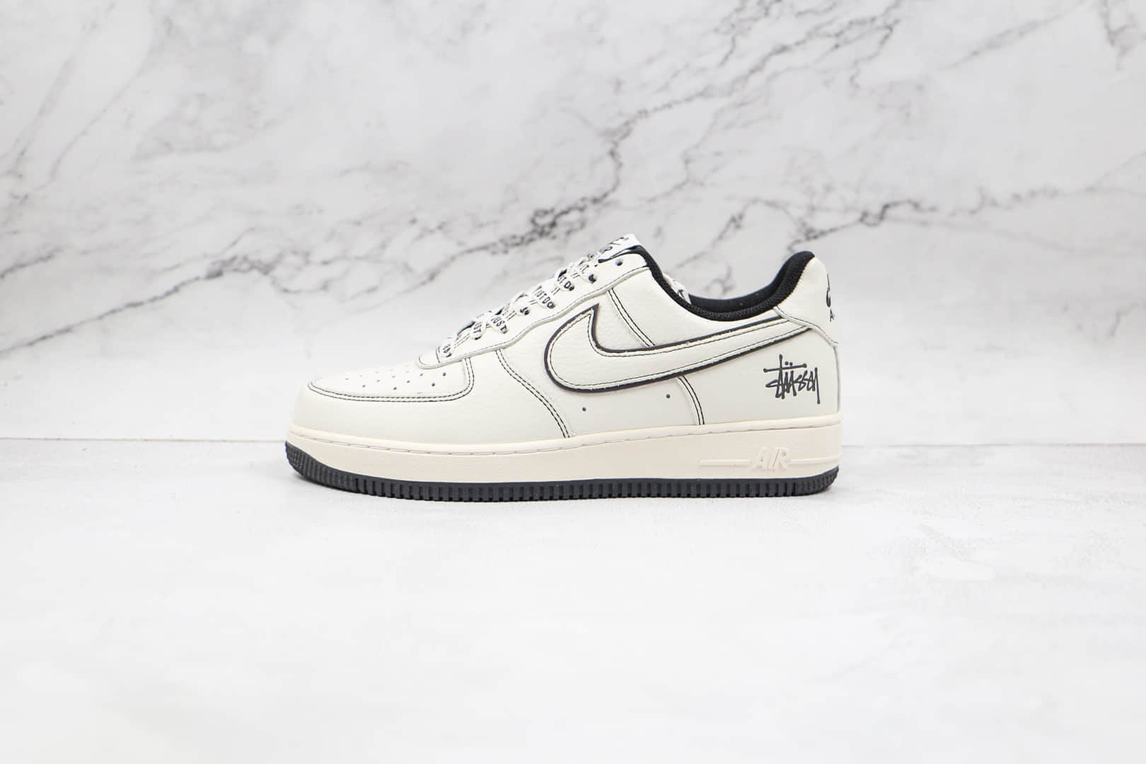 耐克Nike Air Force 1 Low纯原版本低帮空军一号白黑色缝线斯图西联名款板鞋内置气垫 货号:UN1635-702
