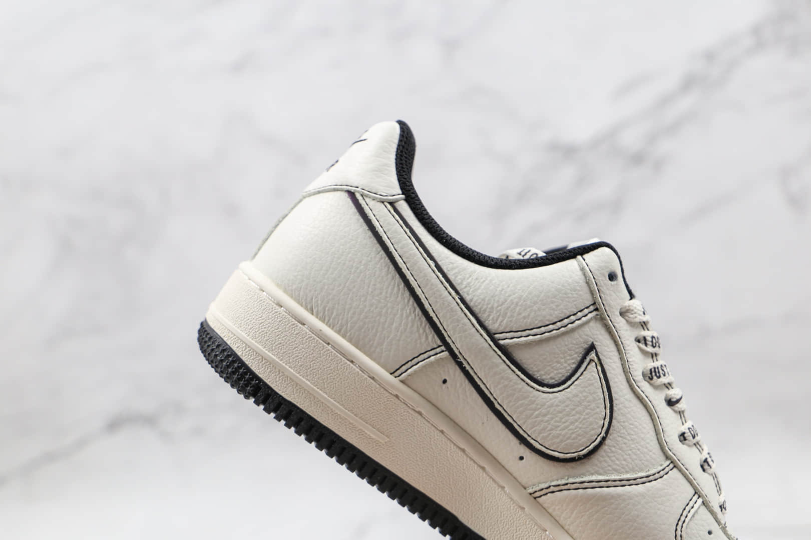 耐克Nike Air Force 1 Low纯原版本低帮空军一号白黑色缝线斯图西联名款板鞋内置气垫 货号:UN1635-702