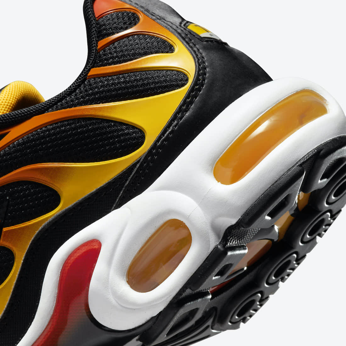 日落配色!复古跑鞋Nike Air Max Plus新配色曝光! 货号:DC6094-001