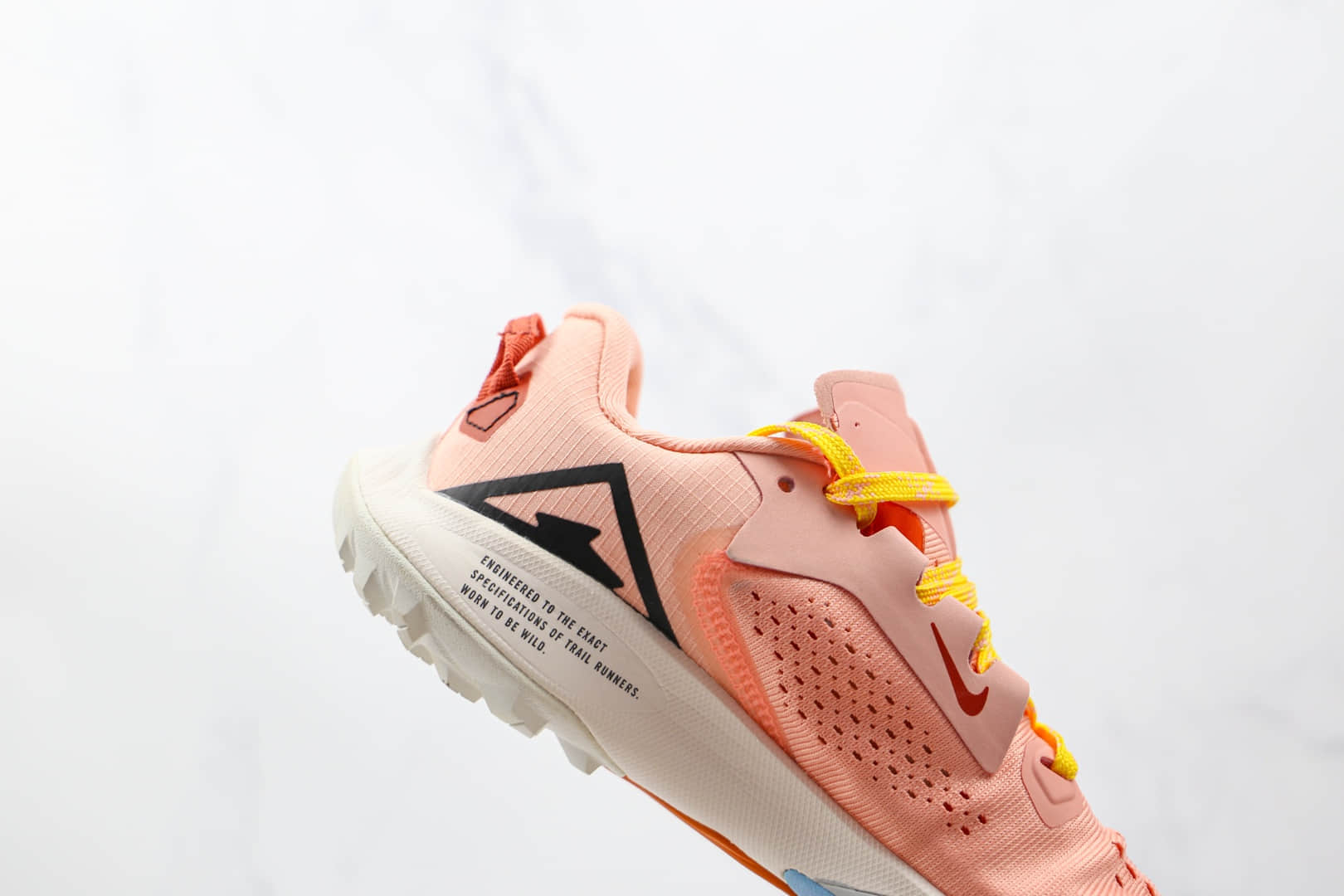 耐克Nike Air Zoom Terra Kiger 6纯原版本飞马6代征服荒野系列粉色跑鞋原盒原标 货号：CJ0220-600
