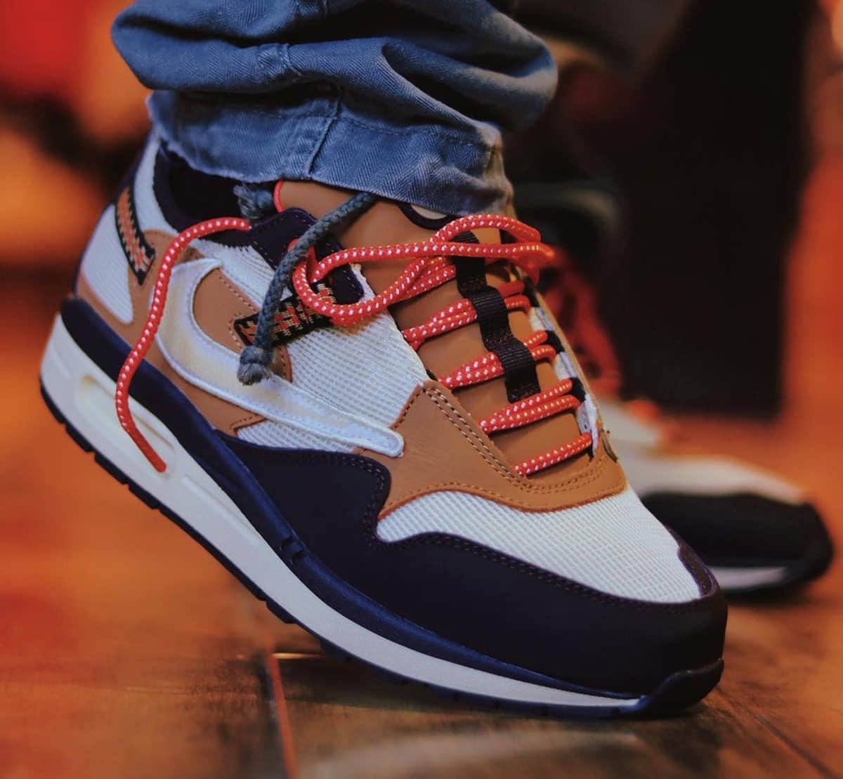 TS倒钩联名Air Max 1最新上脚图曝光!鞋迷们又要掏钱包了! 货号:DO9392-700