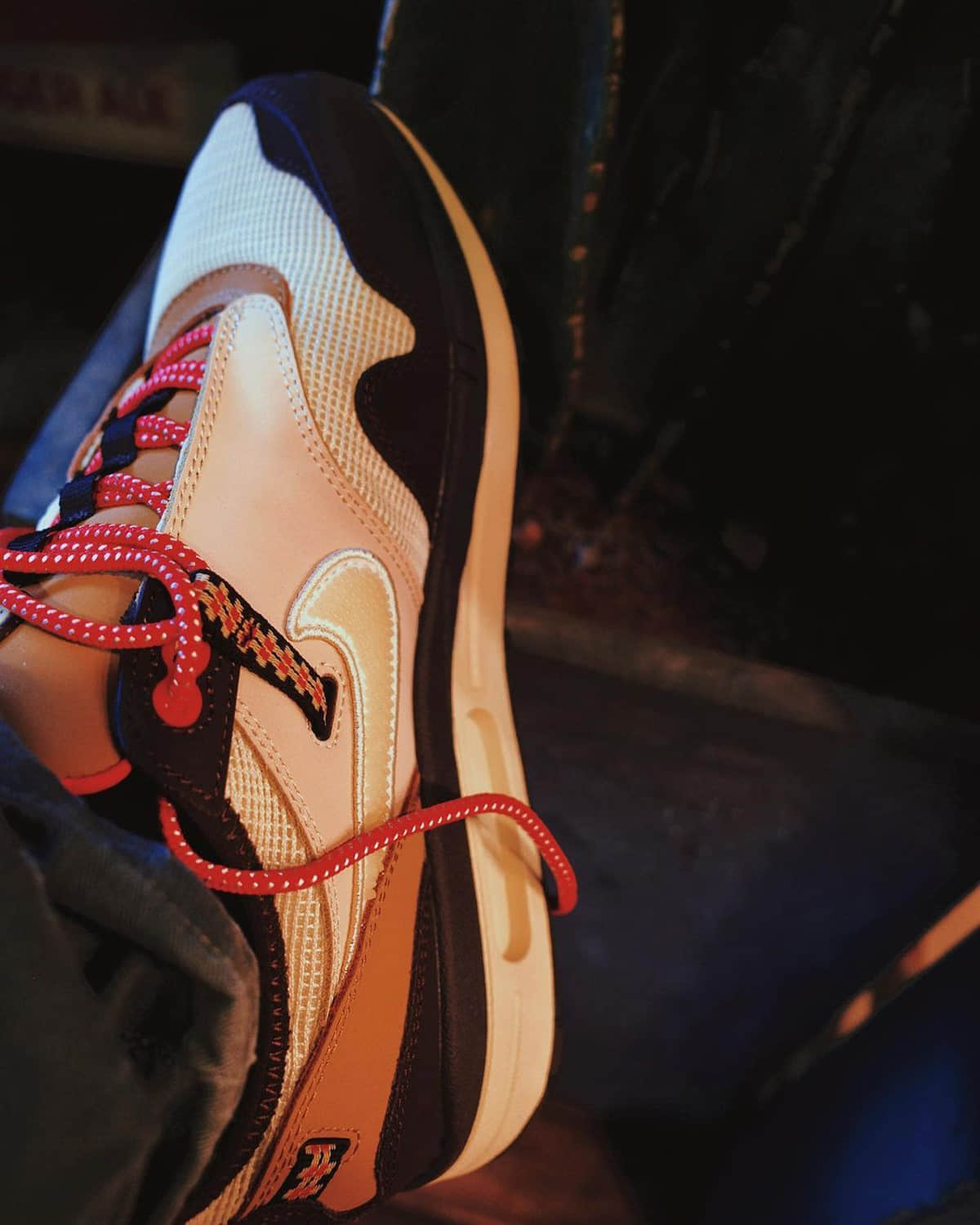 TS倒钩联名Air Max 1最新上脚图曝光!鞋迷们又要掏钱包了! 货号:DO9392-700