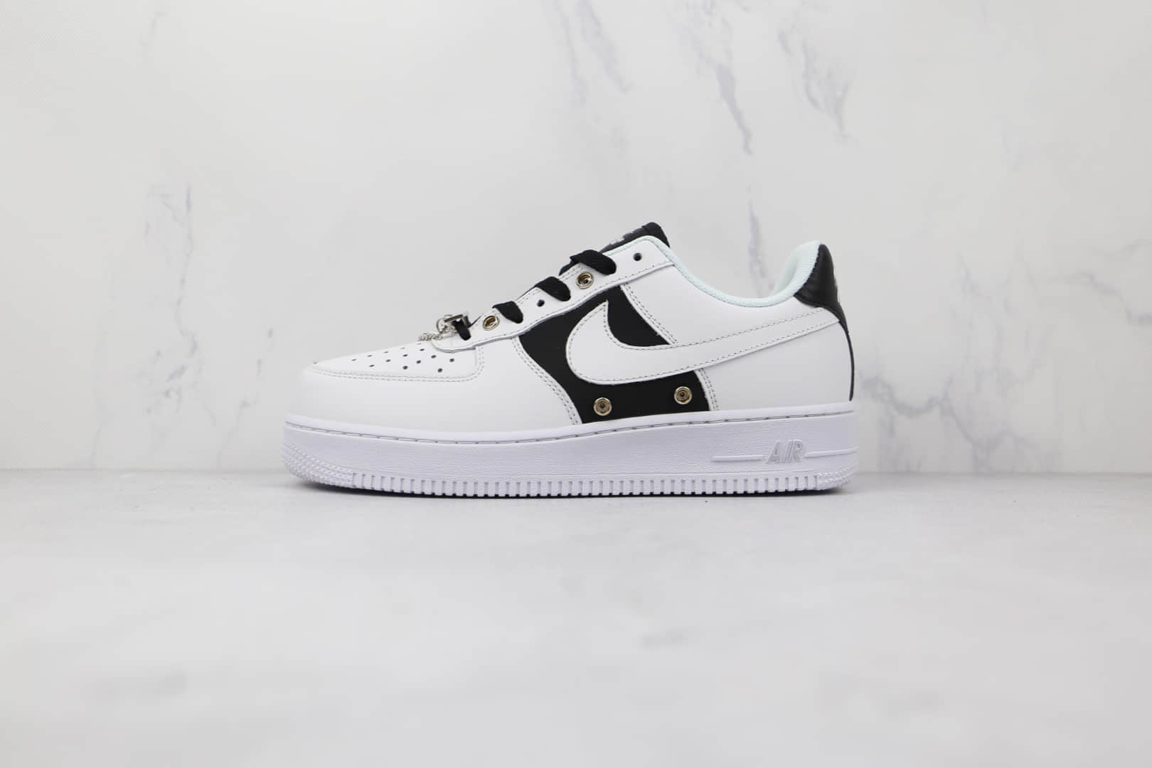 耐克Nike Air Force 1 Low '07纯原版本低帮空军一号白黑色金属银牌板鞋原楦头纸板打造 货号:DA8571-100