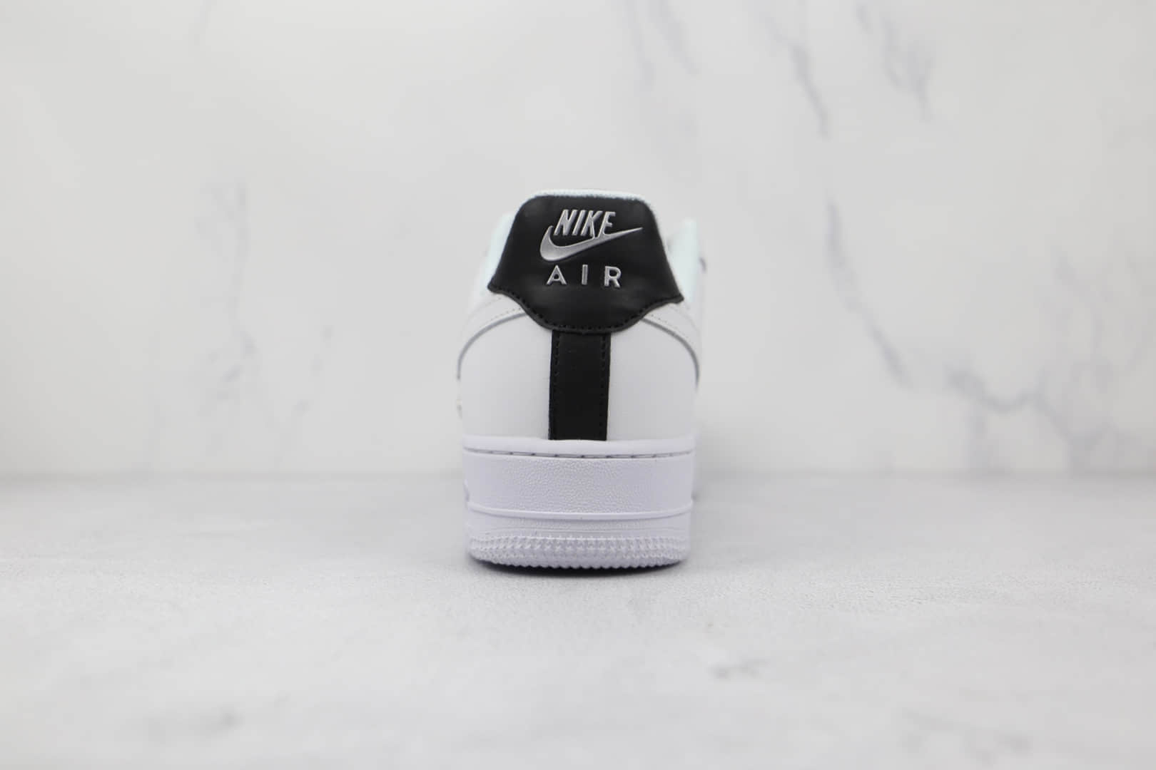 耐克Nike Air Force 1 Low '07纯原版本低帮空军一号白黑色金属银牌板鞋原楦头纸板打造 货号:DA8571-100