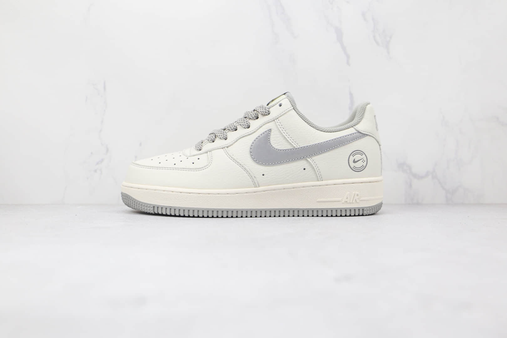 耐克KITH x Nike Air Force 1' 07纯原版本空军一号低帮AF1白灰色3M反光内置全掌气垫 货号:CH1808-006