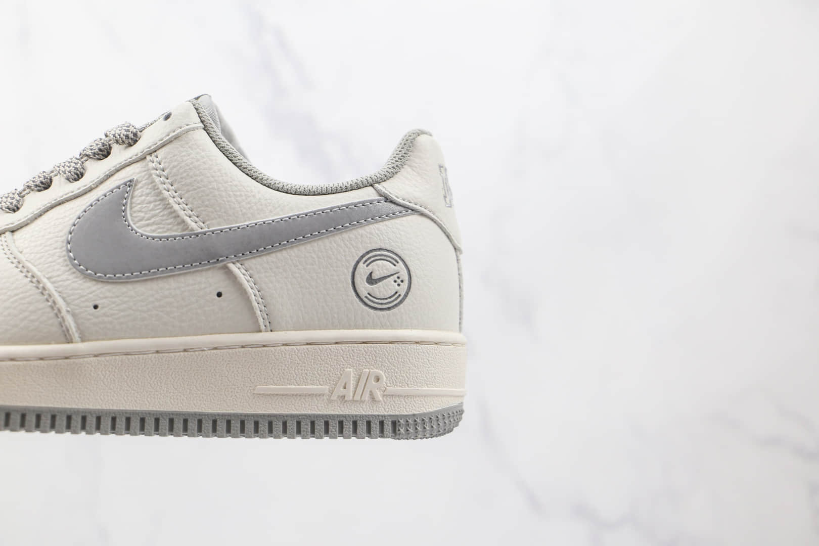 耐克KITH x Nike Air Force 1' 07纯原版本空军一号低帮AF1白灰色3M反光内置全掌气垫 货号:CH1808-006