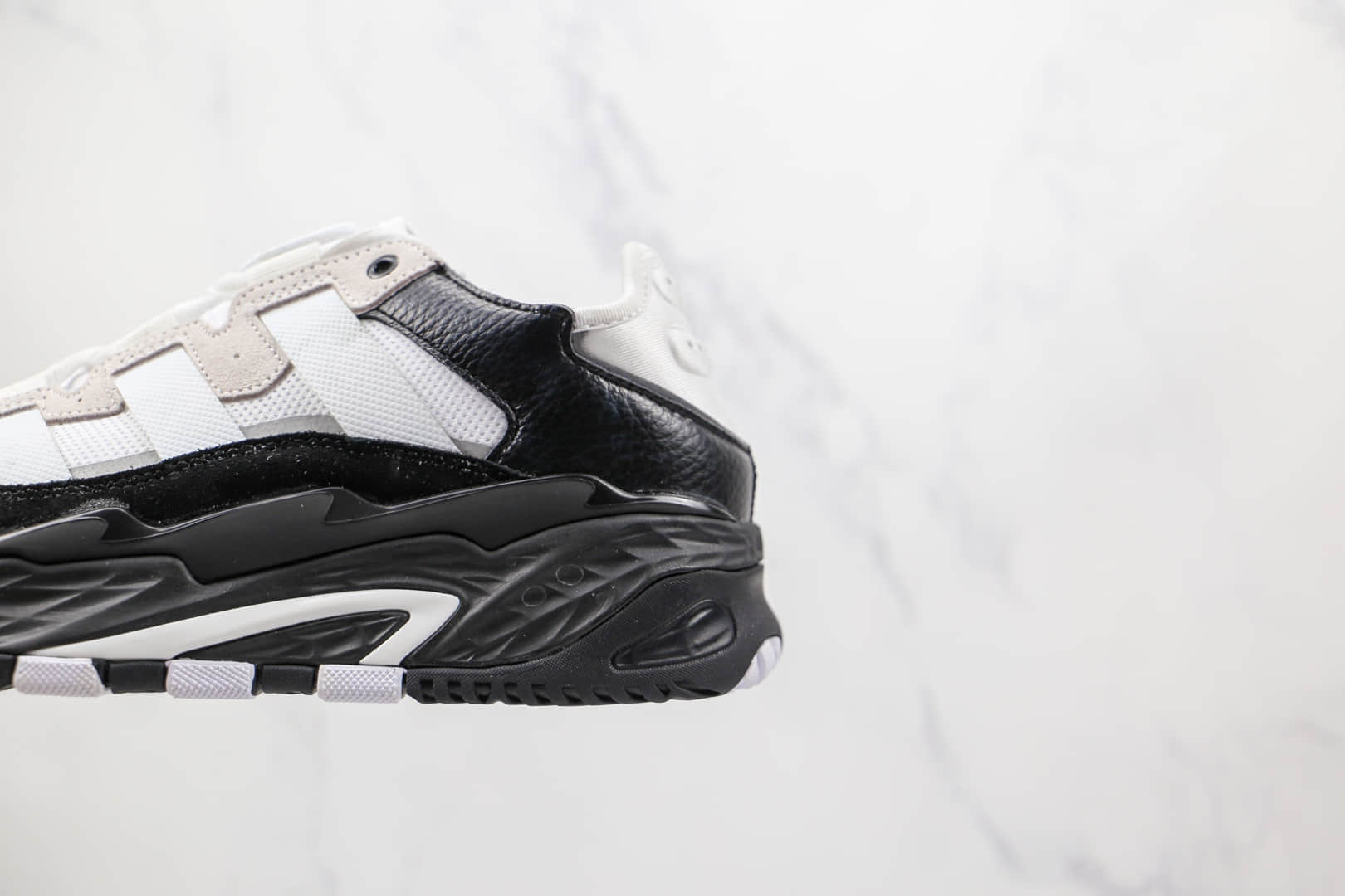 阿迪达斯adidas Originals NiteBall纯原版本易烊千玺同款老爹鞋复古跑鞋白黑色区别市面通货 货号:H67366