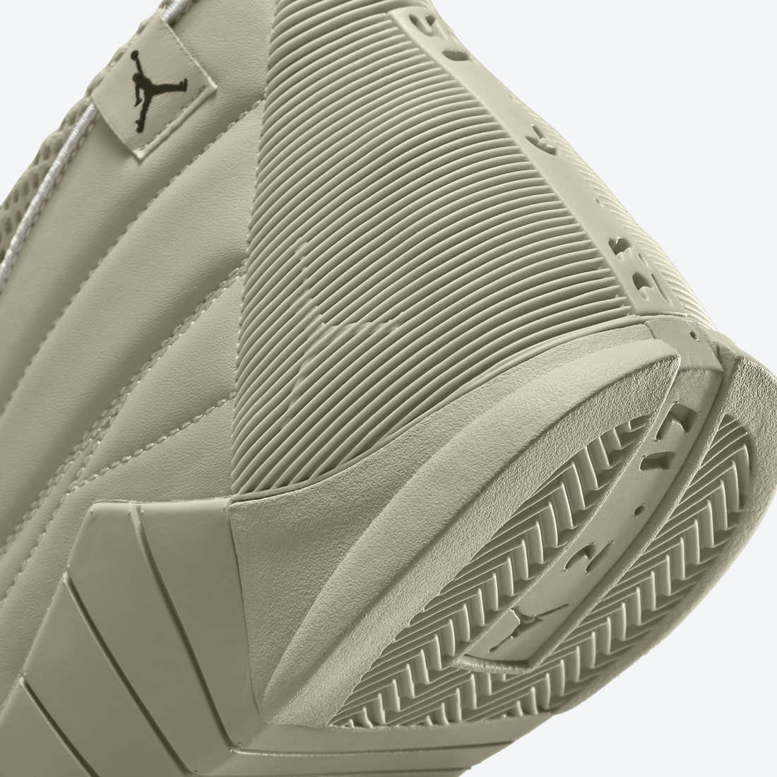 碧梨 x AJ联名月底登场!你选AJ1还是AJ15?