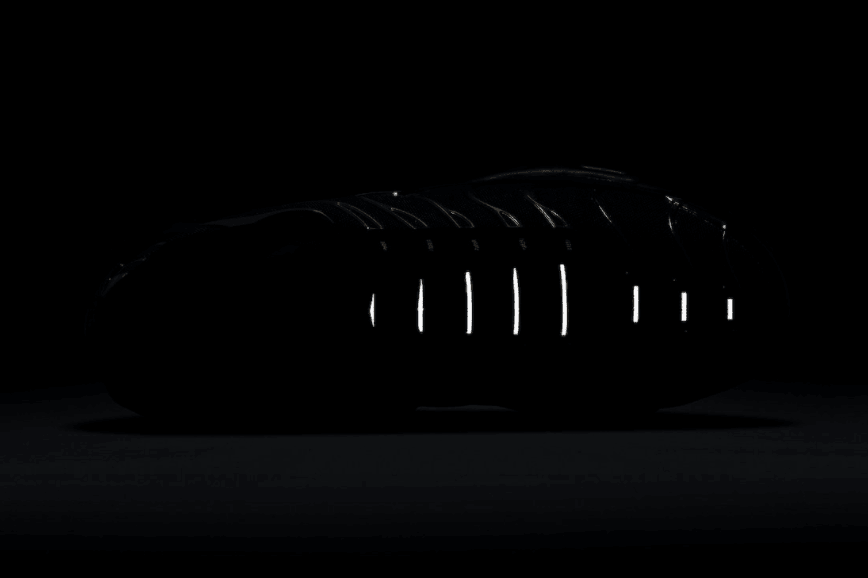 耐克经典复古跑鞋Air Max Plus新配色曝光! 货号:DO6700-001