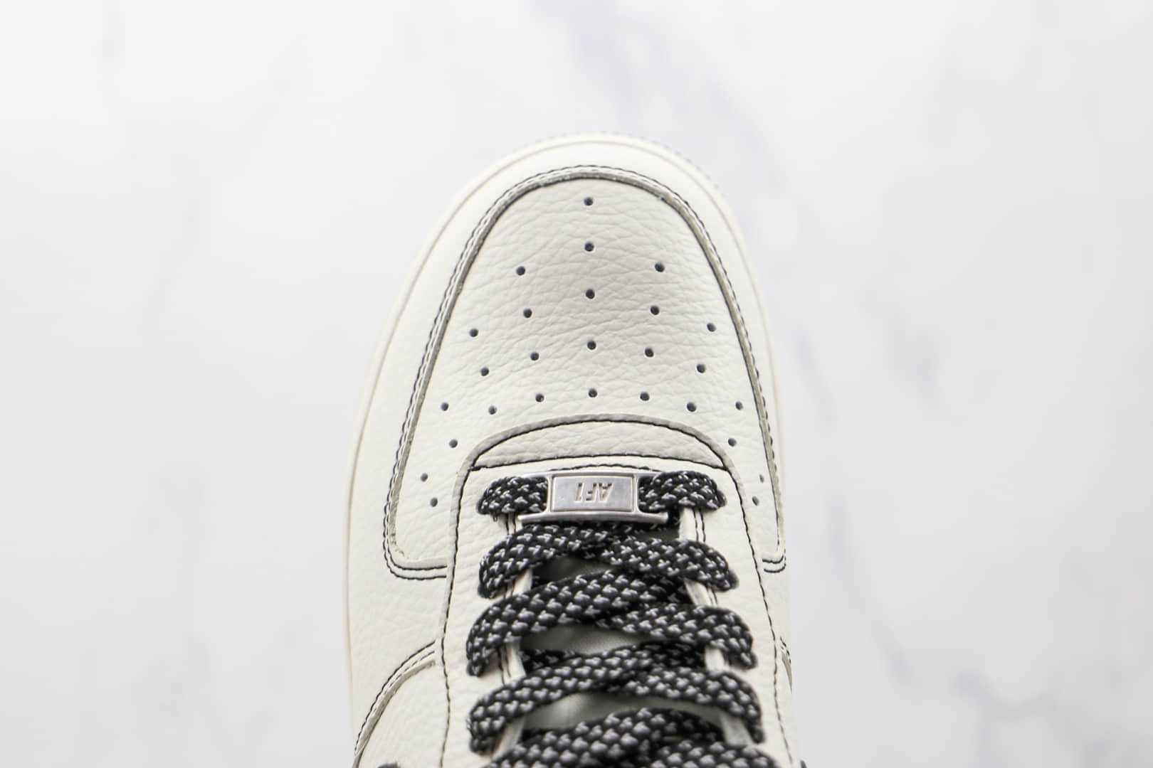 耐克Nike Air Force 1' 07纯原版本低帮空军一号五道杠联名款白黑色板鞋内置气垫 货号：UN2588-121