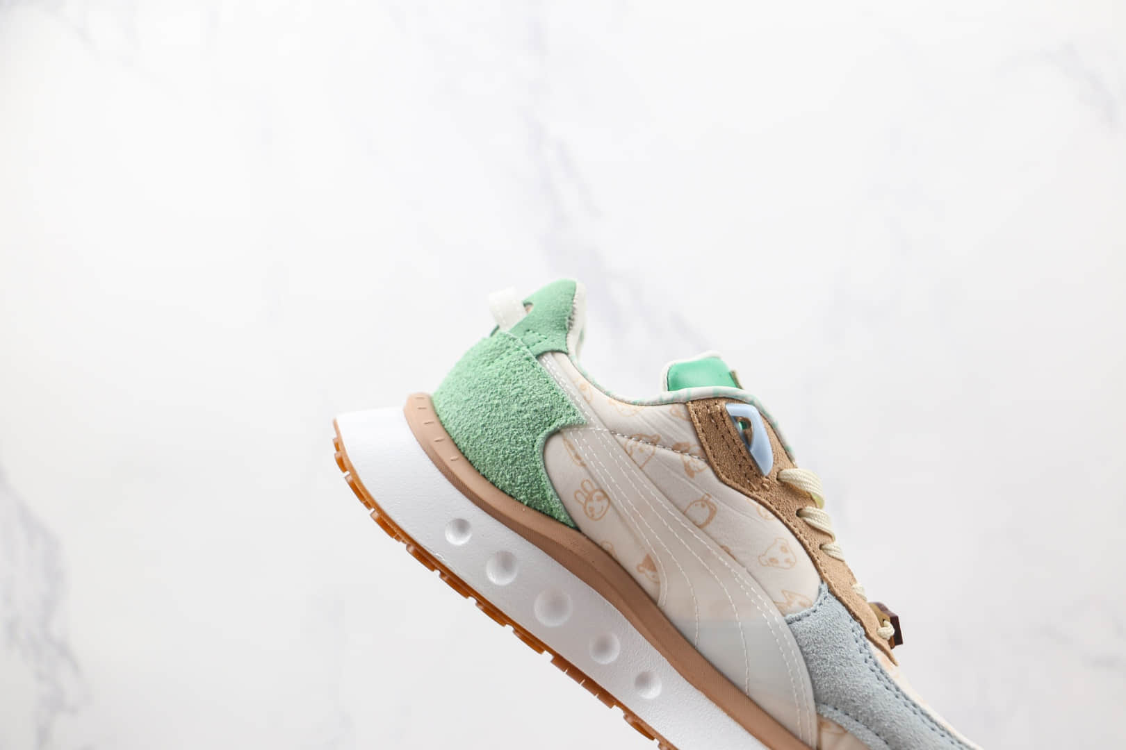 彪马PUMA X Animal Crossing联名款纯原版本动物森友会图案跑鞋原盒原标 货号:382961-01