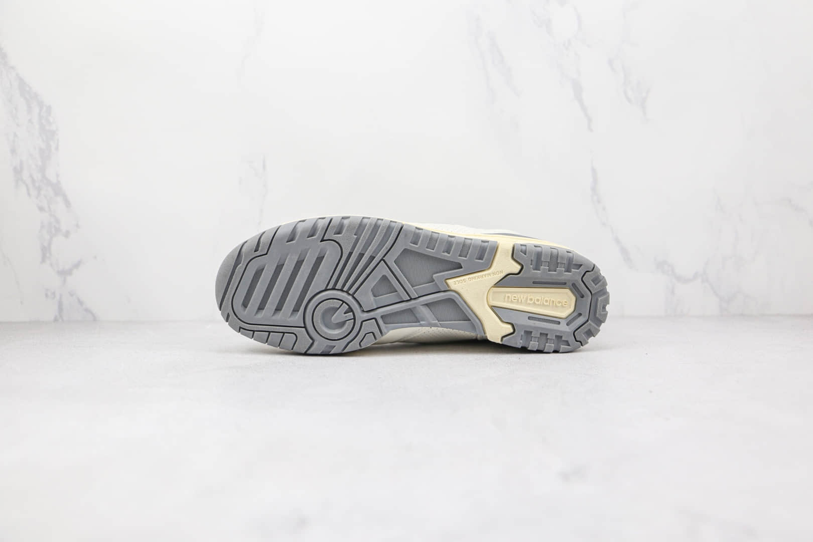 新百伦new balance 550纯原版本白灰色复古NB550慢跑鞋原档案数据开发 货号：BB550ALE
