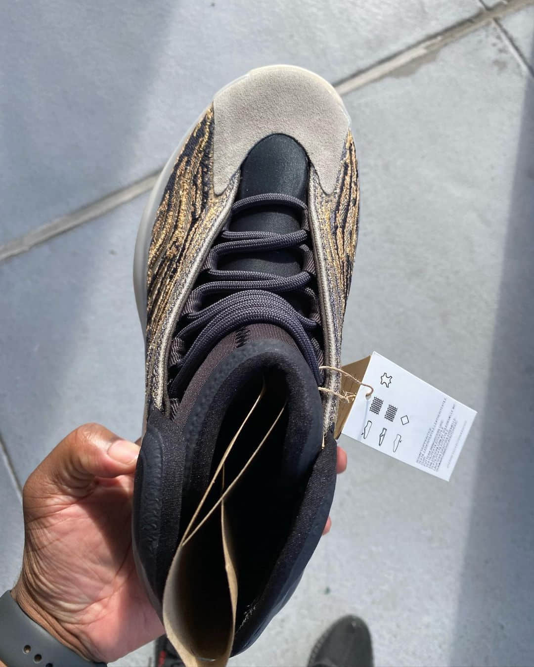 Yeezy 篮球鞋全新配色即将发售!