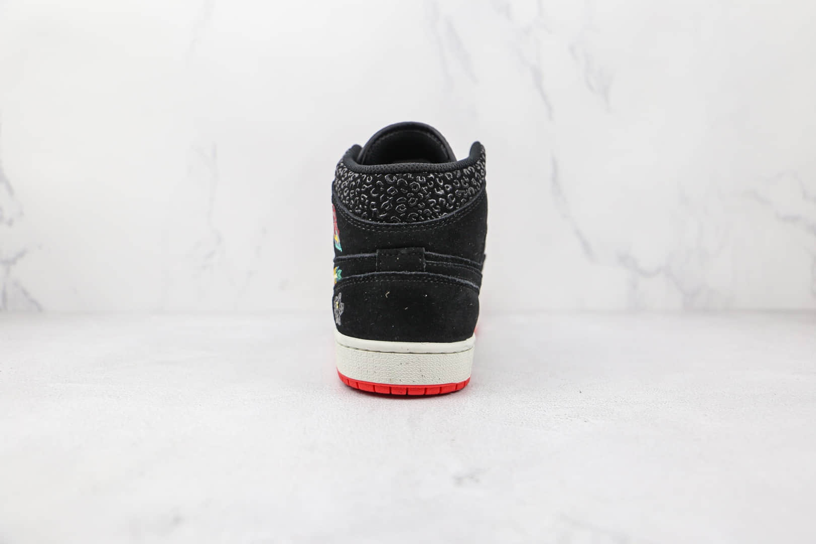 乔丹Air Jordan 1 Mid Siempre Familia纯原版本中帮aj1黑红色刺绣亡灵节板鞋原盒原标 货号:DN4901-001