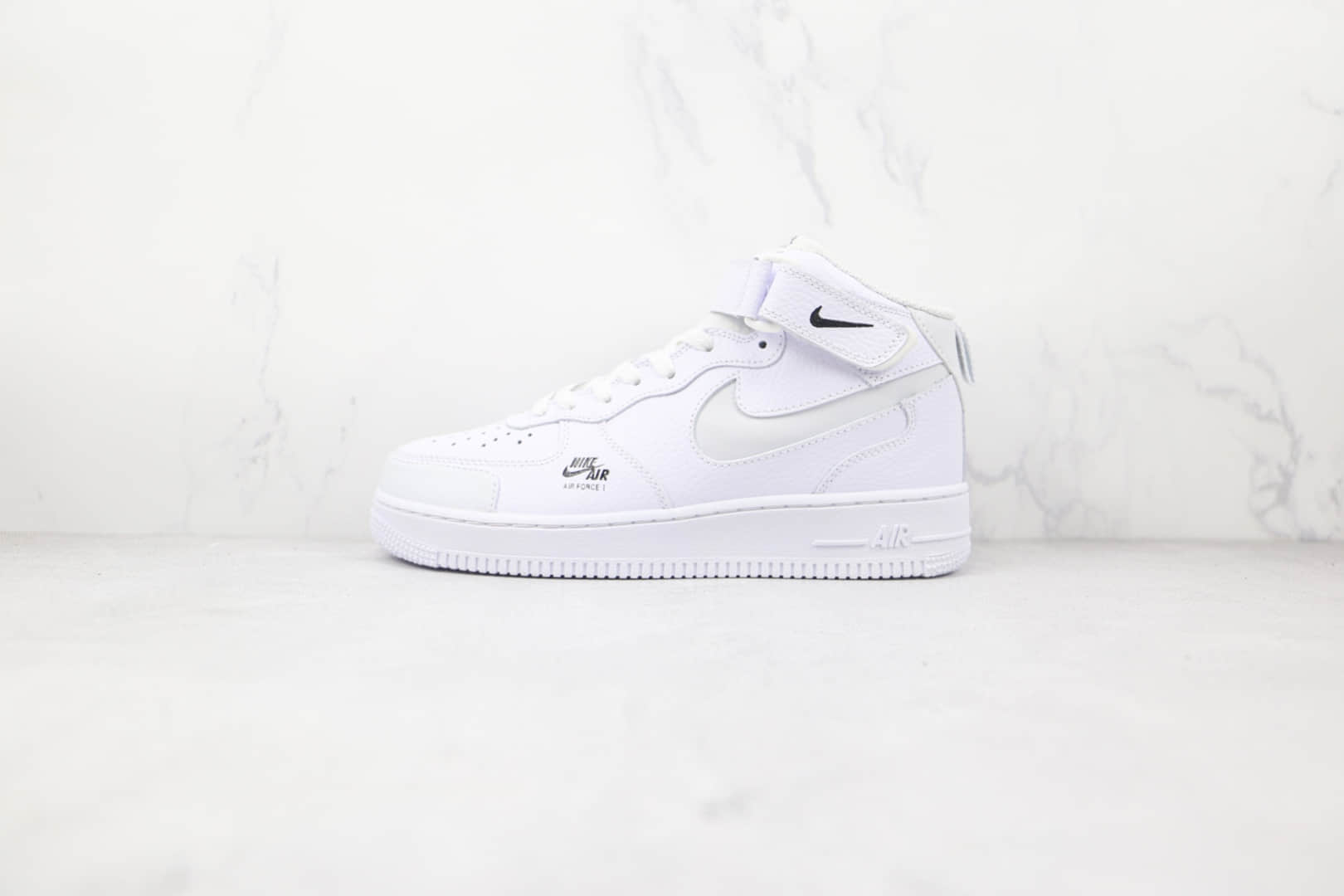 耐克Nike Air Force 1‘07纯原版本中帮空军一号白色3M反光钩板鞋原楦头纸板打造 货号：CU3088-606