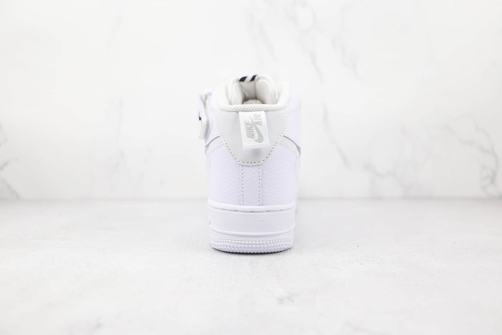 耐克Nike Air Force 1‘07纯原版本中帮空军一号白色3M反光钩板鞋原楦头纸板打造 货号：CU3088-606