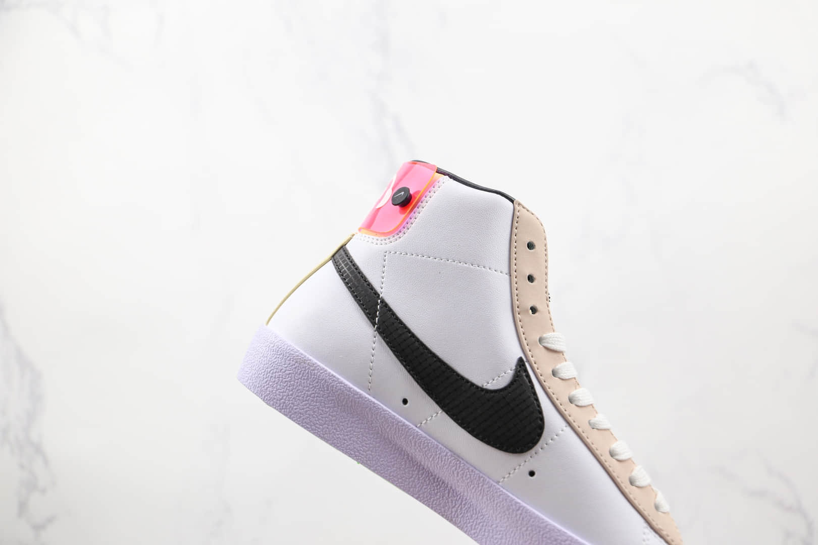 耐克NIKE Blazer MID‘77 VNTG纯原版本中帮开拓者电玩白黑粉色板鞋原盒原标 货号：DO2331-101