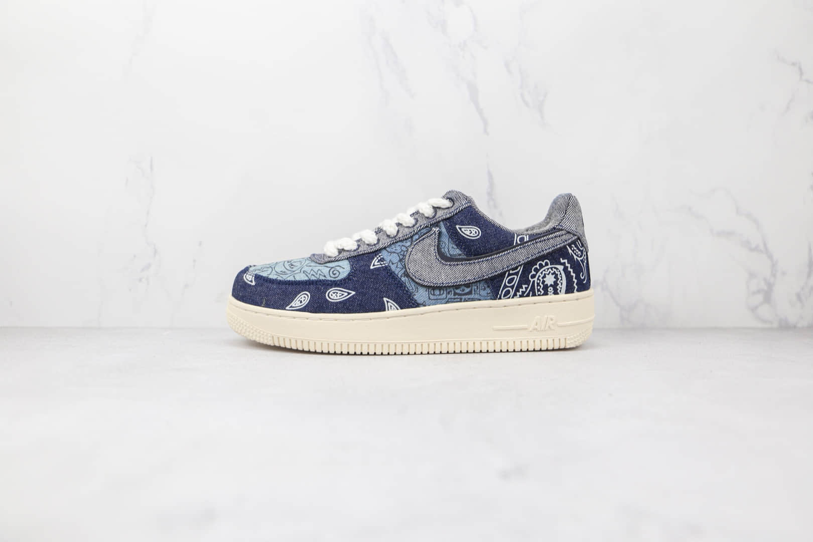 耐克Nike Air Force 1 Low纯原版本低帮空军一号腰果花印花黑灰色牛仔板鞋内置气垫 货号:905345-402