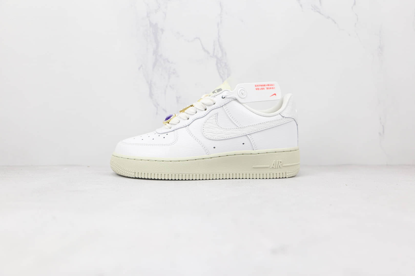 耐克Nike Air Force 1纯原版本低帮空军一号白色小配饰钻石板鞋内置气垫 货号：DN5463-100