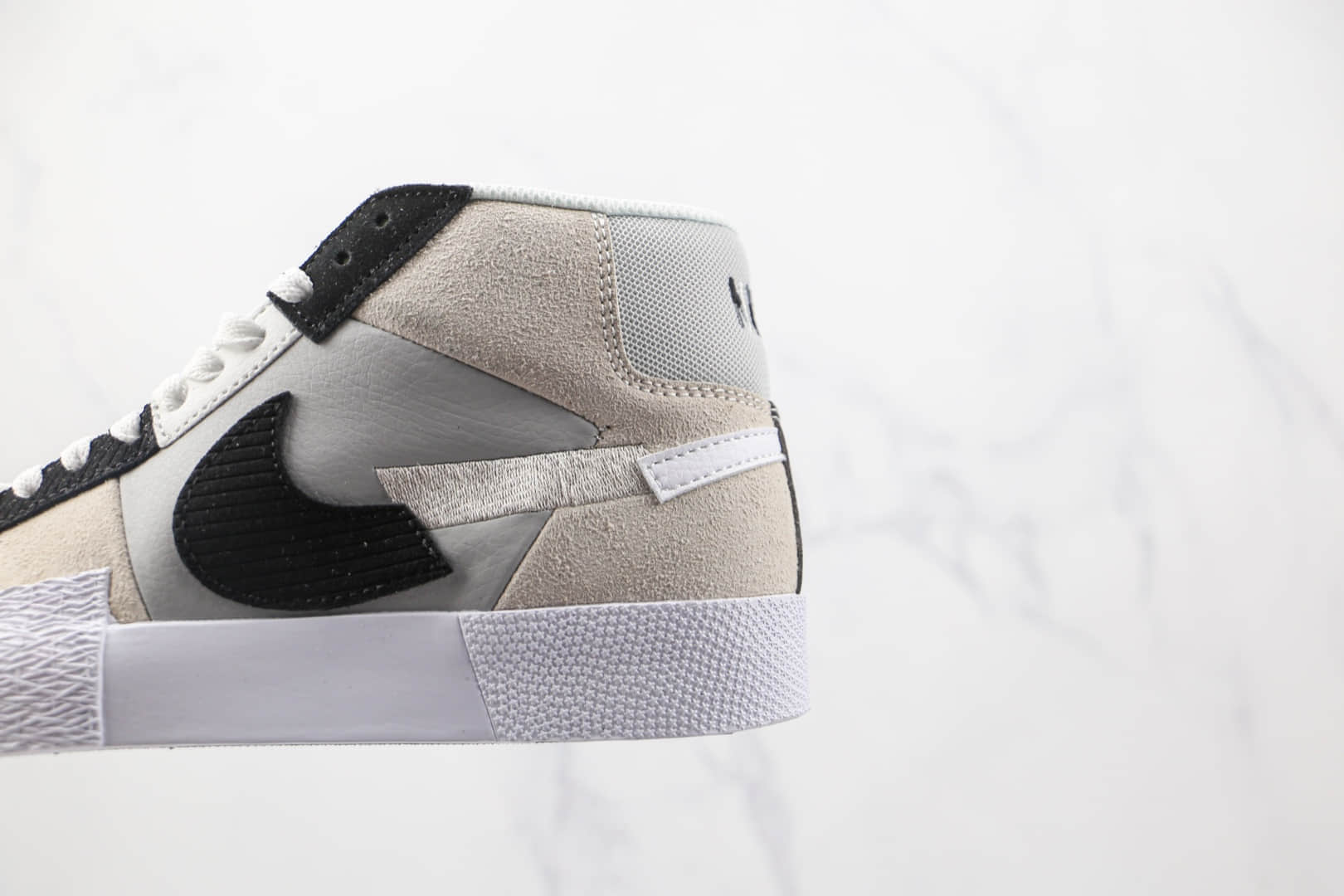 耐克Nike SB Zoom Blazer Mid PRM纯原版本中帮SB开拓者米兰黑色拼接断钩板鞋原盒原标 货号:DA8854-700