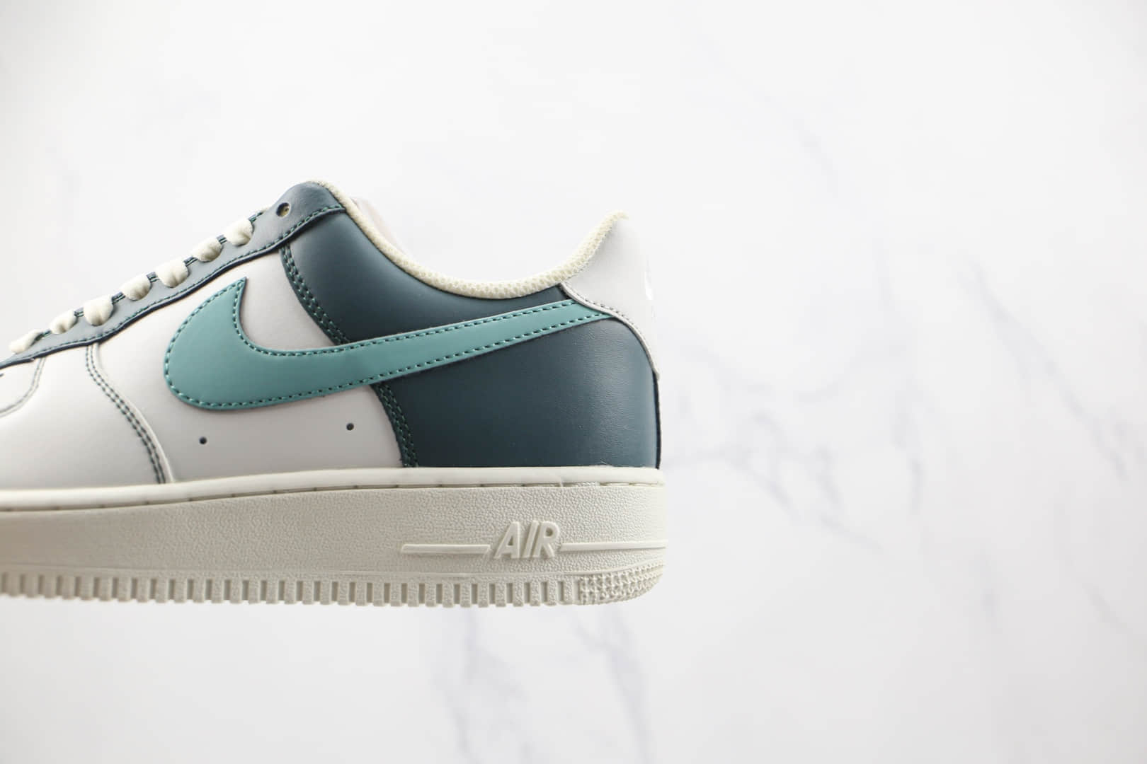 耐克Nike Air Force 1纯原版本低帮空军一号皮面白绿拼色板鞋内置气垫 货号:LT0226-301