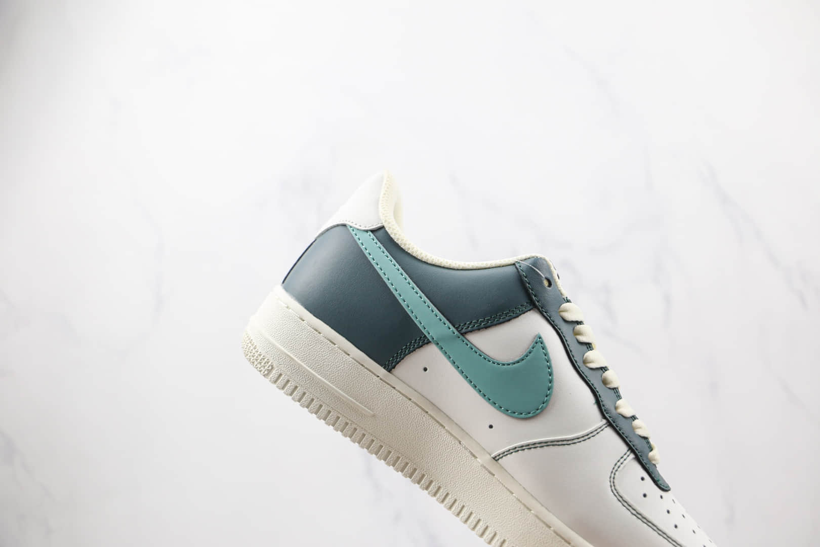 耐克Nike Air Force 1纯原版本低帮空军一号皮面白绿拼色板鞋内置气垫 货号:LT0226-301