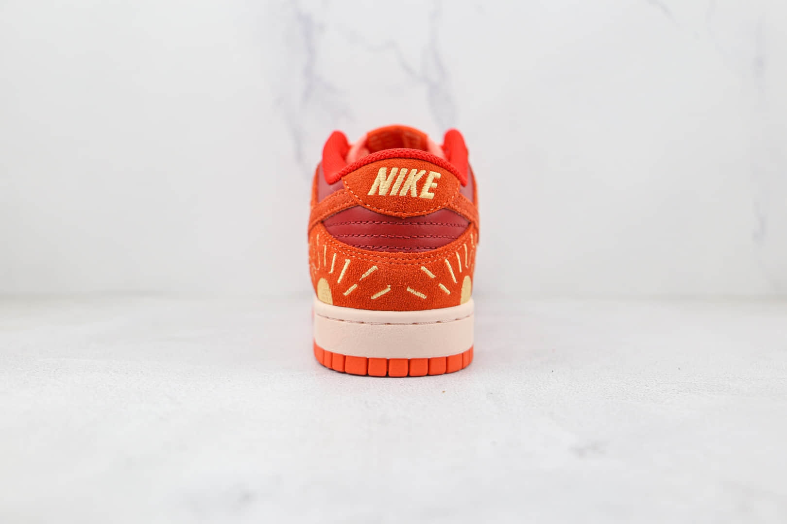 耐克Nike Dunk Low NH “Winter Solstice”Orange-Crimson BlissNike Dunk Low纯原版本低帮DUNK冬至限定落日刺绣夕阳红脏橙色板鞋原盒原标 货号:DO6723-800