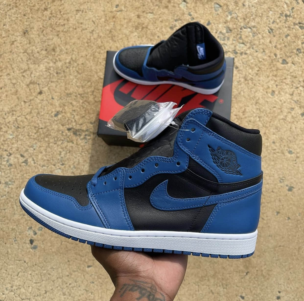 AJ1“皇家蓝 2.0”最新实物图曝光!2月16日发售! 货号:555088-404